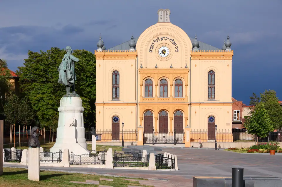 La Gran Sinagoga de Pécs, en el casco histórico.