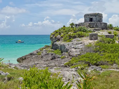 Ruinas mayas de Tulum junto al mar Caribe
